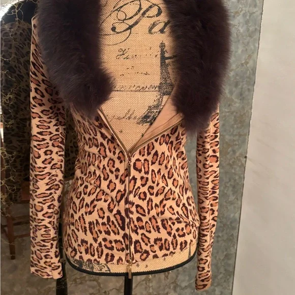 Cache Leopard Print Top with Faux Fur Collar - Picture 5 of 10